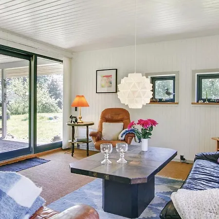 Three-bedroom Holiday In * Stege